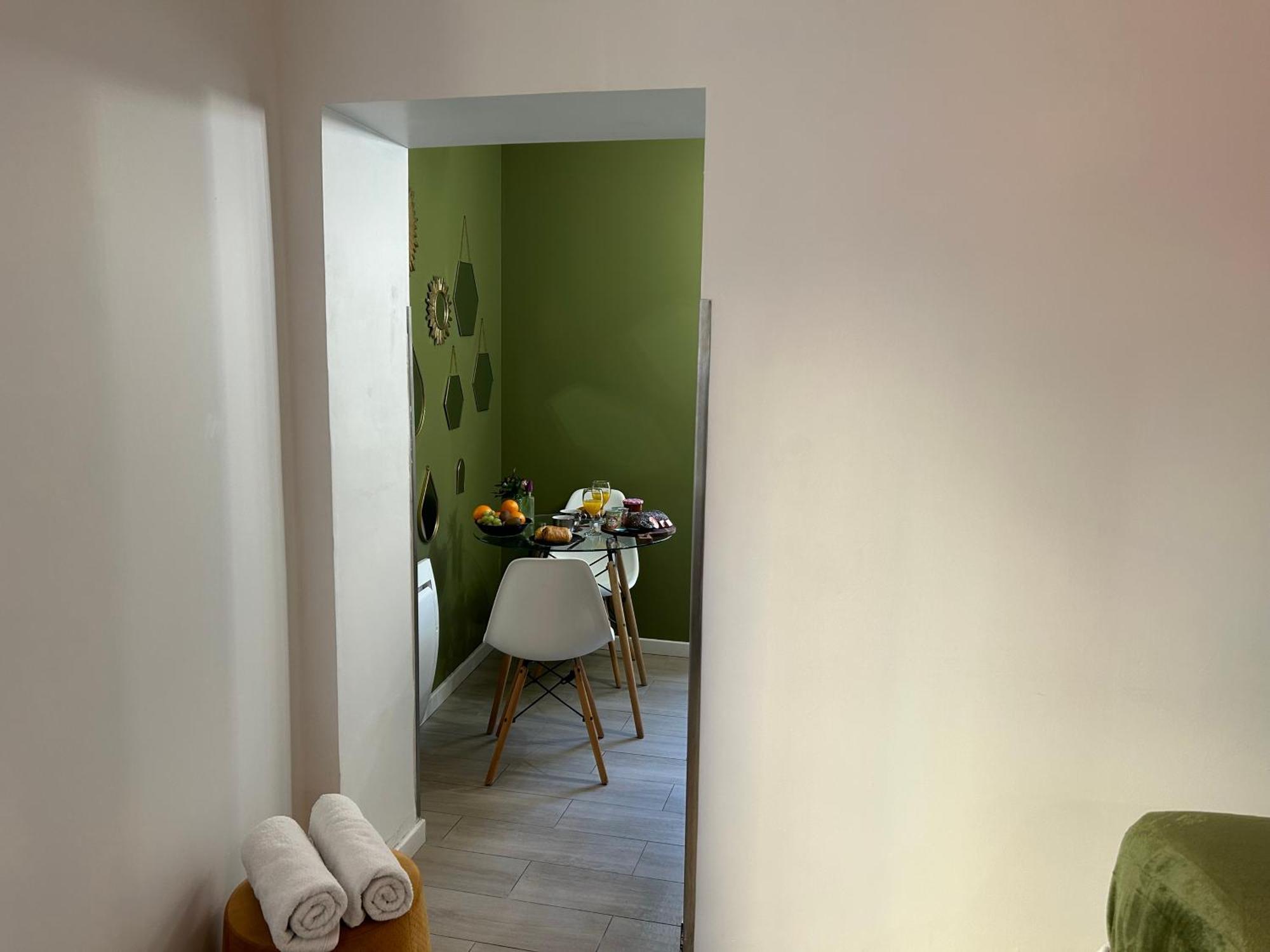 Apartment Appart'terrasse - 20mn Stade U Arena - Champs Elysees - Rer A